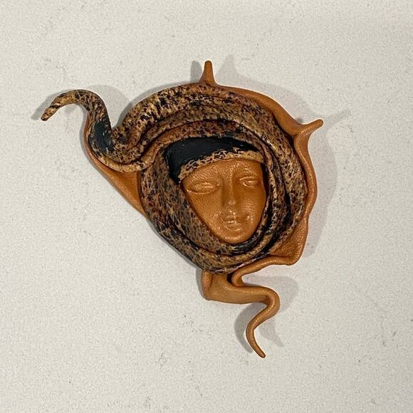 VTG Art to Wear Brooch Mexican Hand tooled Soft Leather Profile,Face, Pin,Ethnic - Picture 3 of 7